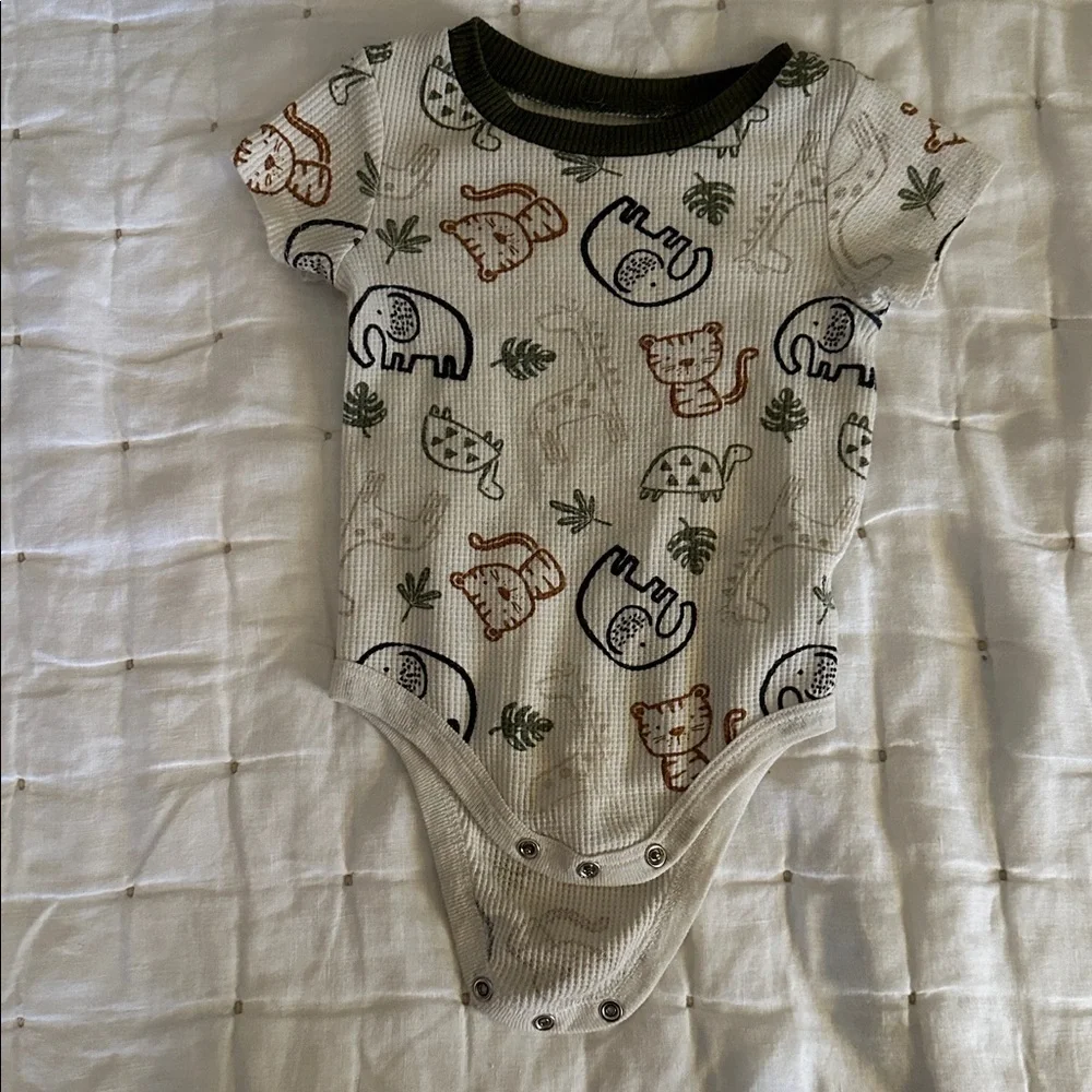 11 piece 12mo. Cute Baby Boy Animal themed Clothes (040) - Picture 8 of 16